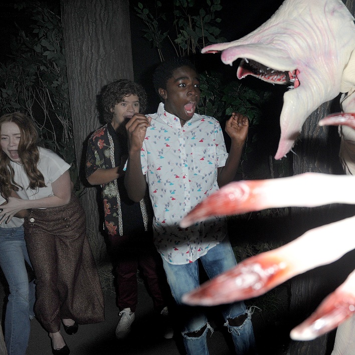 Stranger Things Cast Visit Halloween Horror Nights Maze180925 153710